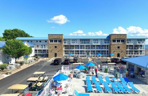 Put-in-Bay House | Put-in-Bay Poolview Condo #2