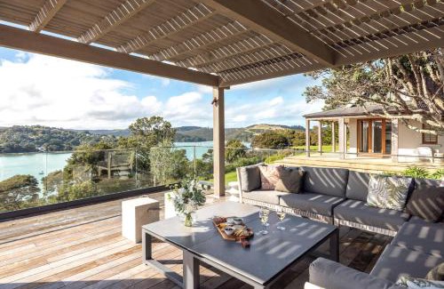 Surfdale House | Putiki Estate - Stay Waiheke
