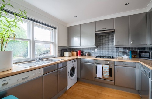 East Putney Apartment | Putney Perfection - One Bedroom Apartment, Sleeps 2