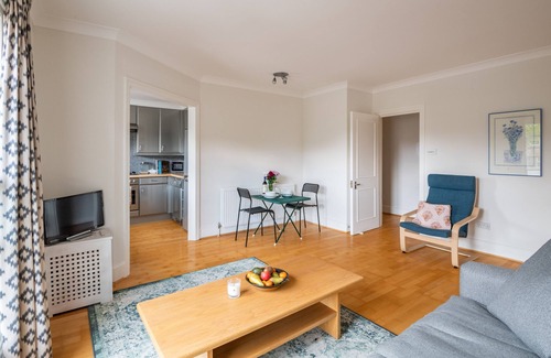 East Putney Apartment | Putney Perfection - One Bedroom Apartment, Sleeps 2