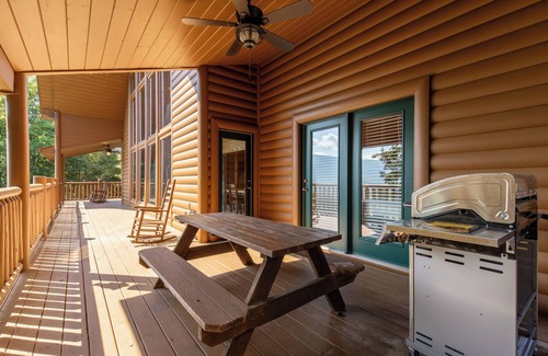 Gatlinburg - Pigeon Forge Cabin | Puttin On The Ritz
