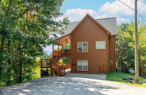 Gatlinburg - Pigeon Forge Cabin | Puttin On The Ritz