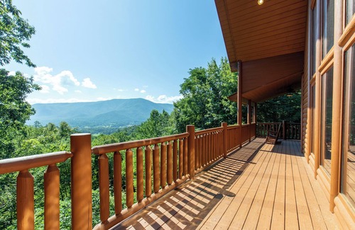 Gatlinburg - Pigeon Forge Cabin | Puttin On The Ritz