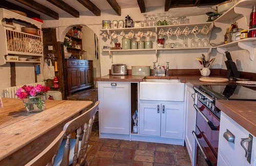 Sudbury Cottage | Putts Cottage - a romantic holiday cottage that sleeps 3 guests in 2 bedrooms