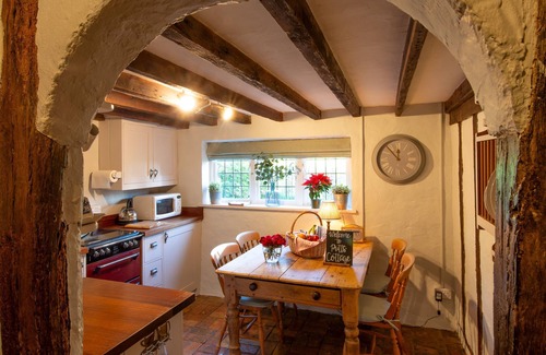 Sudbury Cottage | Putts Cottage - a romantic holiday cottage that sleeps 3 guests in 2 bedrooms