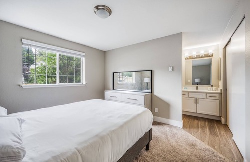 Puyallup Apartment | Puyallup Lux Modern Suite|1BR1BA Fit for Long Stay