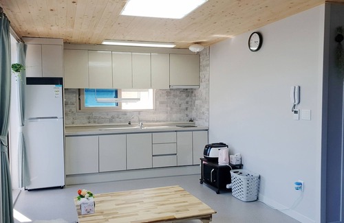 Yeosu House | Pyramid Red Clay Pension