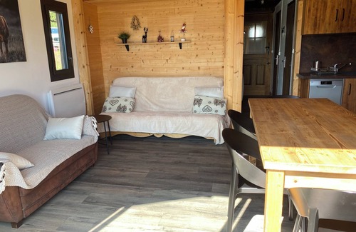 Pyrenees 2000 Ski Chalet | Pyrenees 2000: Superb mod cons apartment for rent at the foot of the ski trails