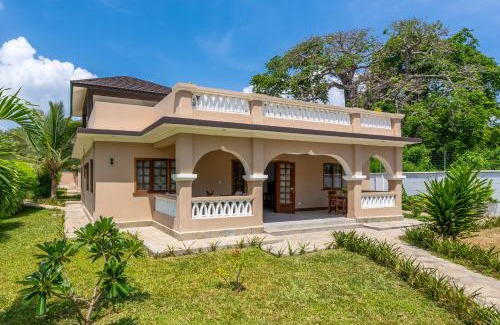 Galu Beach Apartment | Q&Q Beach Villa a