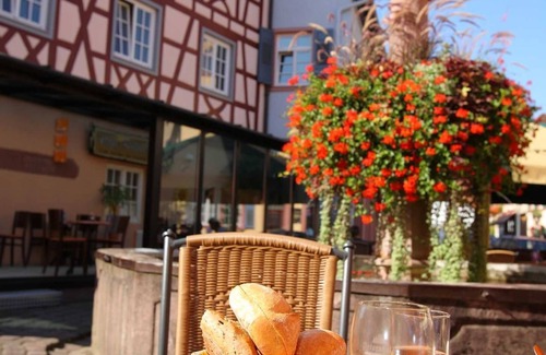 Ettenheim Cottage | Quadruple Room C with WC and shower - Hotel Deutscher Hof