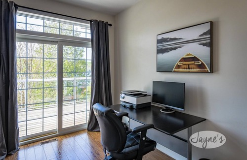 Lake of Bays Cottage | Quaint 3 bedroom, 3 bath, Echo Lake, Baysville! Privacy! Sunsets!