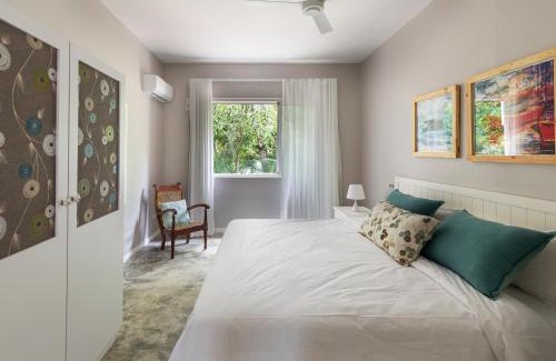 Grand Gaube Apartment | Quaint 3BDR Apt in Melville Public Beach w pool