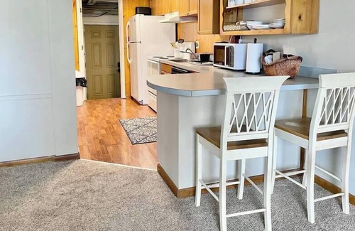 Acton House | Quaint and Cozy Cottage in Ideal Location