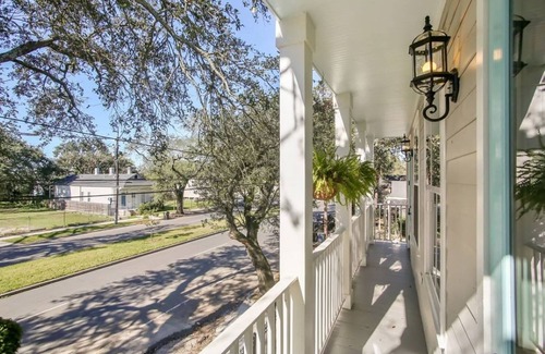 Faubourg Delassize Villa | Quaint Charm: NOLA Vintage Home near St. Charles