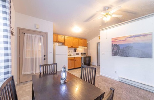 Christopher Creek House | Quaint condo retreat 12 Ridgeview Condo