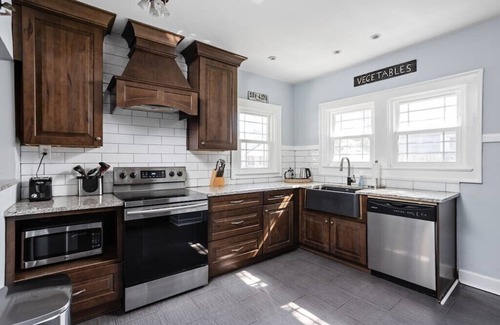 Meridian-Kessler House | Quaint Cottage in SoBro - Parking