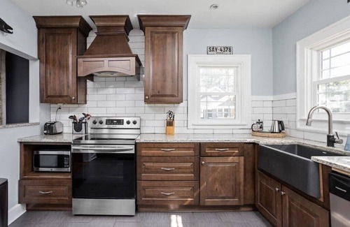 Meridian-Kessler House | Quaint Cottage in SoBro - Parking