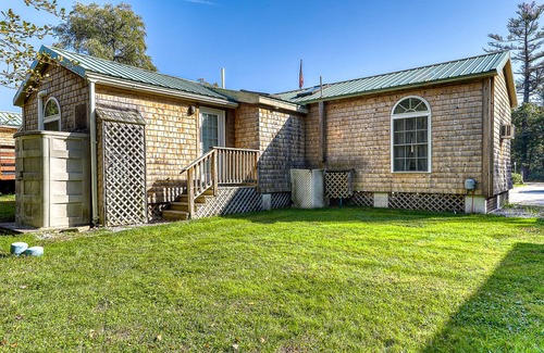 Kennebunk Cottage | Quaint cottage near the beach with outdoor saltwater pool, grills, firepit, WiFi