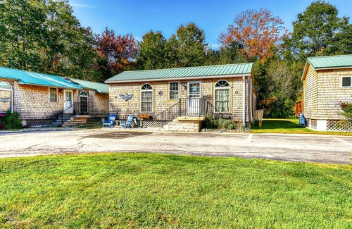 Kennebunk Cottage | Quaint cottage near the beach with outdoor saltwater pool, grills, firepit, WiFi