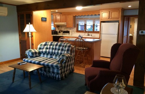 Geneva Cottage | Quaint Country-Style Cottage On Seneca Lake