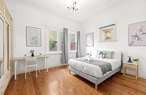 Maroubra South House | Quaint Double Room - Seconds to Shops & Eateries - Shared Bathroom
