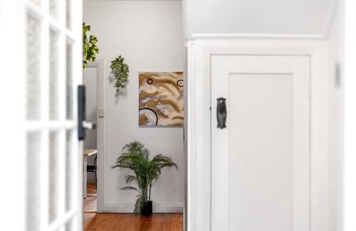 Maroubra South House | Quaint Double Room - Seconds to Shops & Eateries - Shared Bathroom