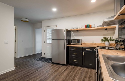 Phoenix Hill House | Quaint & Funky 3Br2Ba - HotTub-walk to NuLu!