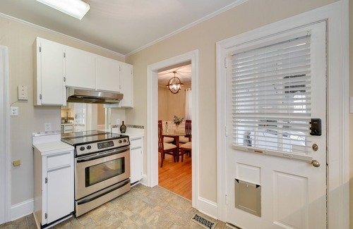 Goldsboro House | Quaint Goldsboro Home w/Screened-In Porch!