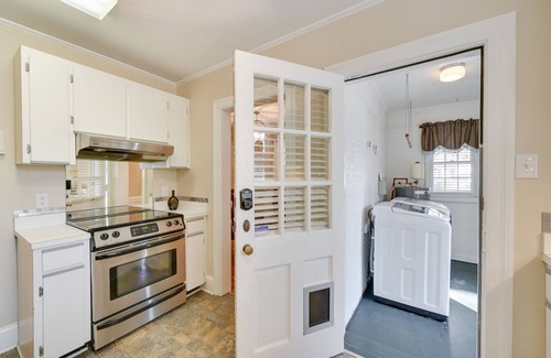 Goldsboro House | Quaint Goldsboro Home w/Screened-In Porch!