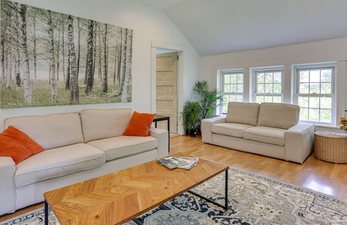 Goshen House | Quaint Goshen Apartment w/ Patio!