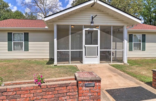 Greers Ferry House | Quaint Greers Ferry Home w/ Screened Porch!