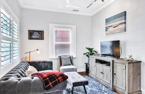 St. Augustine House | Quaint Modern Downtown Cottage