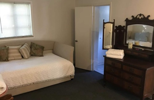 Gainesville Cottage | Quaint Mother in Law 1 mile from UF