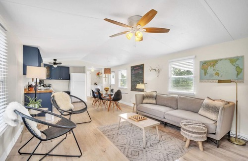 Travelers Rest House | Quaint & Quiet w/King Bed