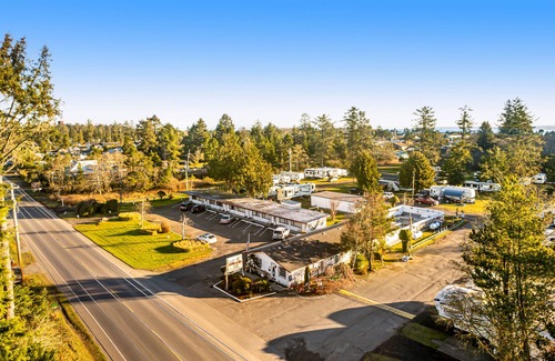 Westport House | Quaint room with a kitchenette, fast WiFi, TV - less than a mile from the beach