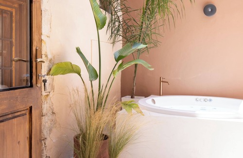 Old Town Hotel | Qualia Slowlife Suites