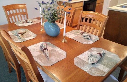 Pinetop Villa | Quality Hill Resort Villa, relax in a beautiful setting with ponds and streams