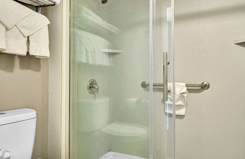 Downtown Niagara Falls Hotel | Quality Hotel & Suites At The Falls