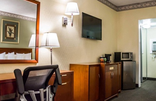 Golfview Hotel | Quality Inn Airport - Cruise Port