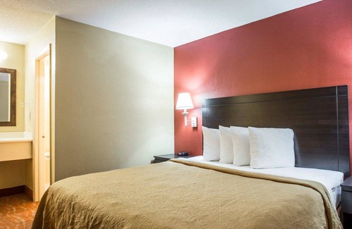 Monroe Hotel | Quality Inn And Suites Monroe