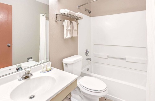College Park Hotel | Quality Inn Atlanta Airport - Central