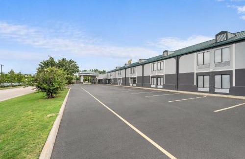 Auburn Hotel | Quality Inn Auburn Campus Area I-85
