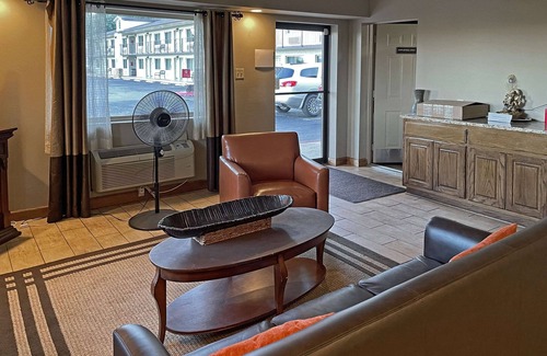 Clinton Hotel | Quality Inn Clinton North
