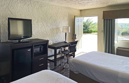 Clinton Hotel | Quality Inn Clinton North