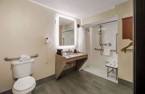 Commerce Hotel | Quality Inn Commerce at I-85