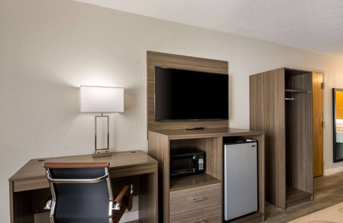 Emporia Hotel | Quality Inn Emporia