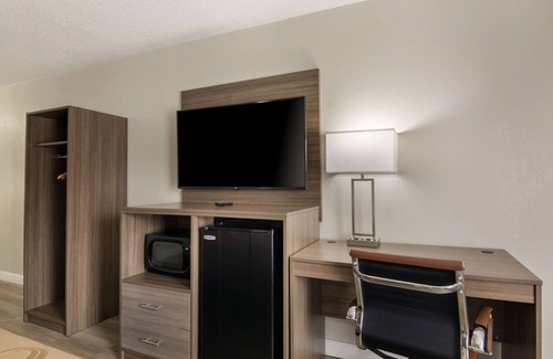 Emporia Hotel | Quality Inn Emporia