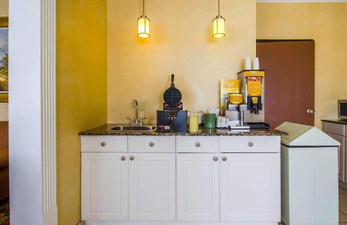 Evansville Hotel | Quality Inn Evansville Eastland Area