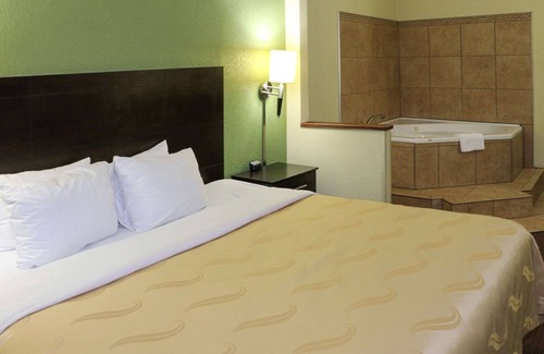 Evansville Hotel | Quality Inn Evansville Eastland Area