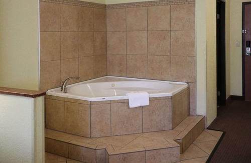 Evansville Hotel | Quality Inn Evansville Eastland Area